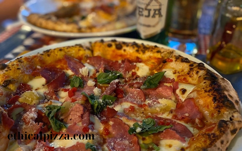 Pizza Thổ Nhĩ Kỳ trong nhà hàng (4)